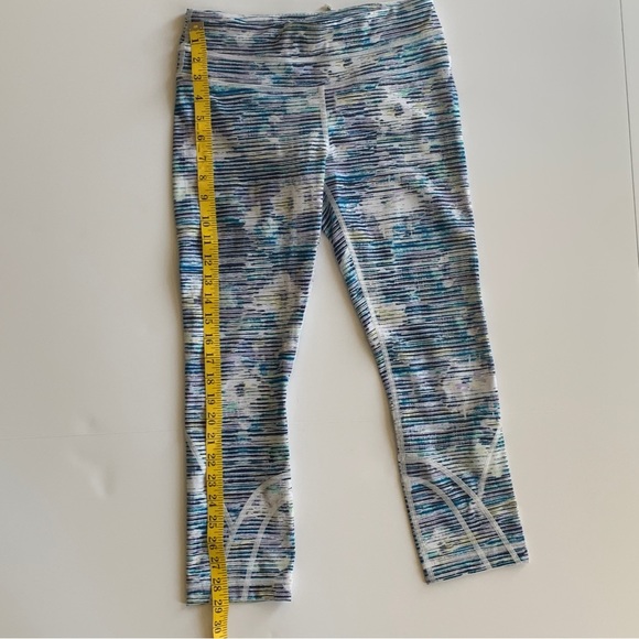Lululemon Inspire Crop II | Blurry Belle (W6APRS) | Size 4 | EUC - Picture 5 of 12